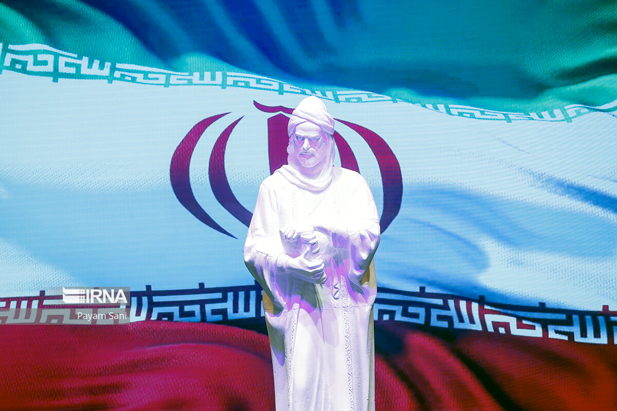 مجسمه حکیم نظامی به زودی در میدان ونک تهران نصب میشود