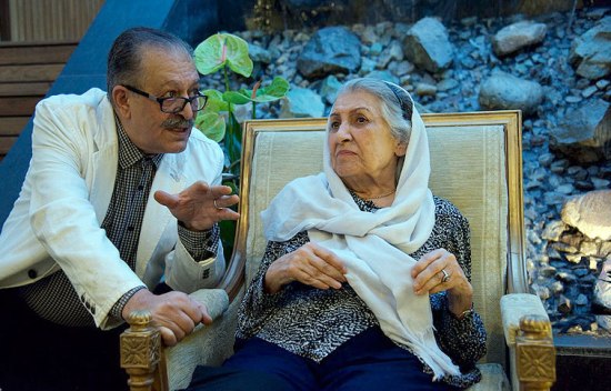 هنرمندی که با آمبولانس به افتتاحیه نمایشگاهش رفت