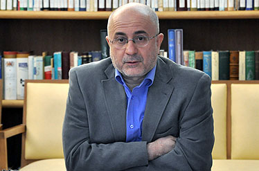 معاون امور هنری ؛ برای خروج آثار مجوزهای لازم را دریافت میکنیم