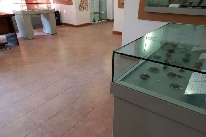 مرمت کف‌فرش موزه تزئینی ایران در اصفهان