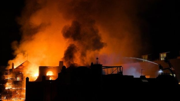 مدرسه هنر گلاسکو در آتش سوخت