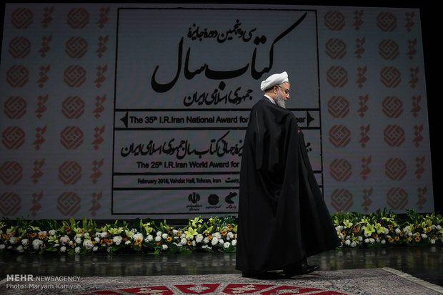 انتخاب "دایره المعارف هنر" رویین پاکباز و "شاهکارهای هنری در آستان قدس رضوی؛ کتیبههای صحن عتیق" مهدی صحراگرد در بخش هنرهای تجسمی کتاب سال سی و پنجمین دوره کتاب سال جمهوری اسلامی ایران