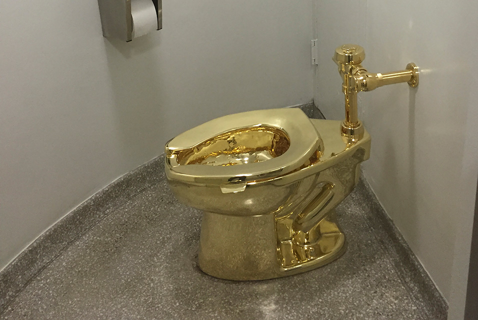Solid gold toilet stolen from English stately home